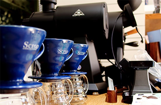 「Scrop COFFEE ROASTERS」とは、自社で焙煎工場を持っているスペシャルティコーヒー専門店です。