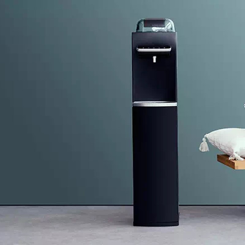 床置き型の浄水型ウォーターサーバー「ハミングウォーター flows」の本体を写した製品画像。