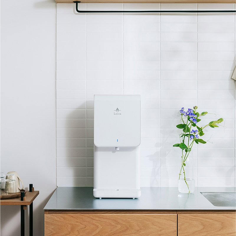 卓上型の浄水型ウォーターサーバー「Locca litta(リッタ)」の本体を写した製品画像。